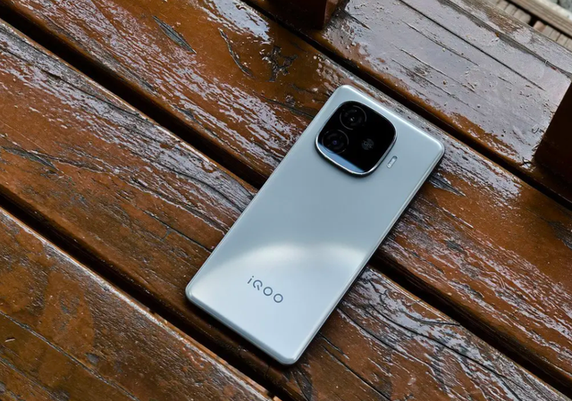 2000元內，性能最強的一款手機，能流暢用五年