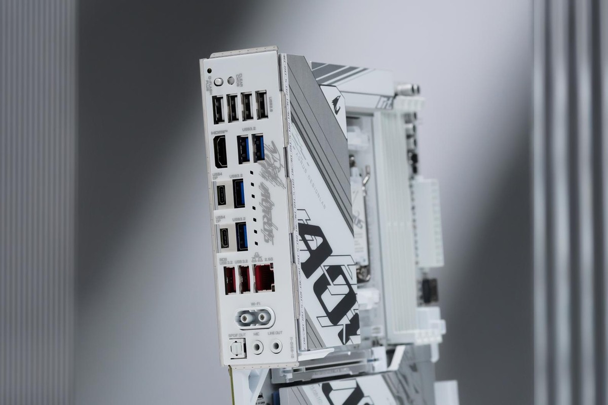 暑期裝機精致和強悍“我都要”，X870M冰雕主板測評