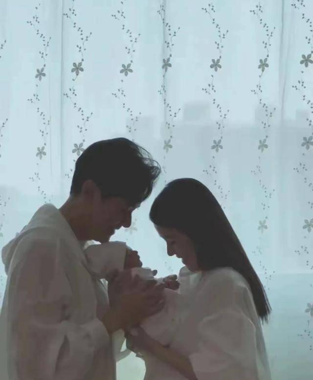 TVB模范夫妻街边卖鱼？两人配合默契，家庭幸福！