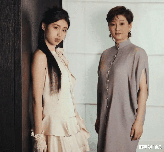 冯小刚夫妇美国为养女庆生!19岁的徐朵越来越惊艳,徐帆眼袋明显