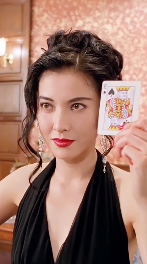 吃里扒外！她曾是TVB一姐，定居加拿大22年后，抱怨国外不如国内