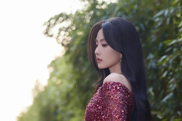 刘诗诗美吗?女人最耐看的长相是什么样的,披发好看吗