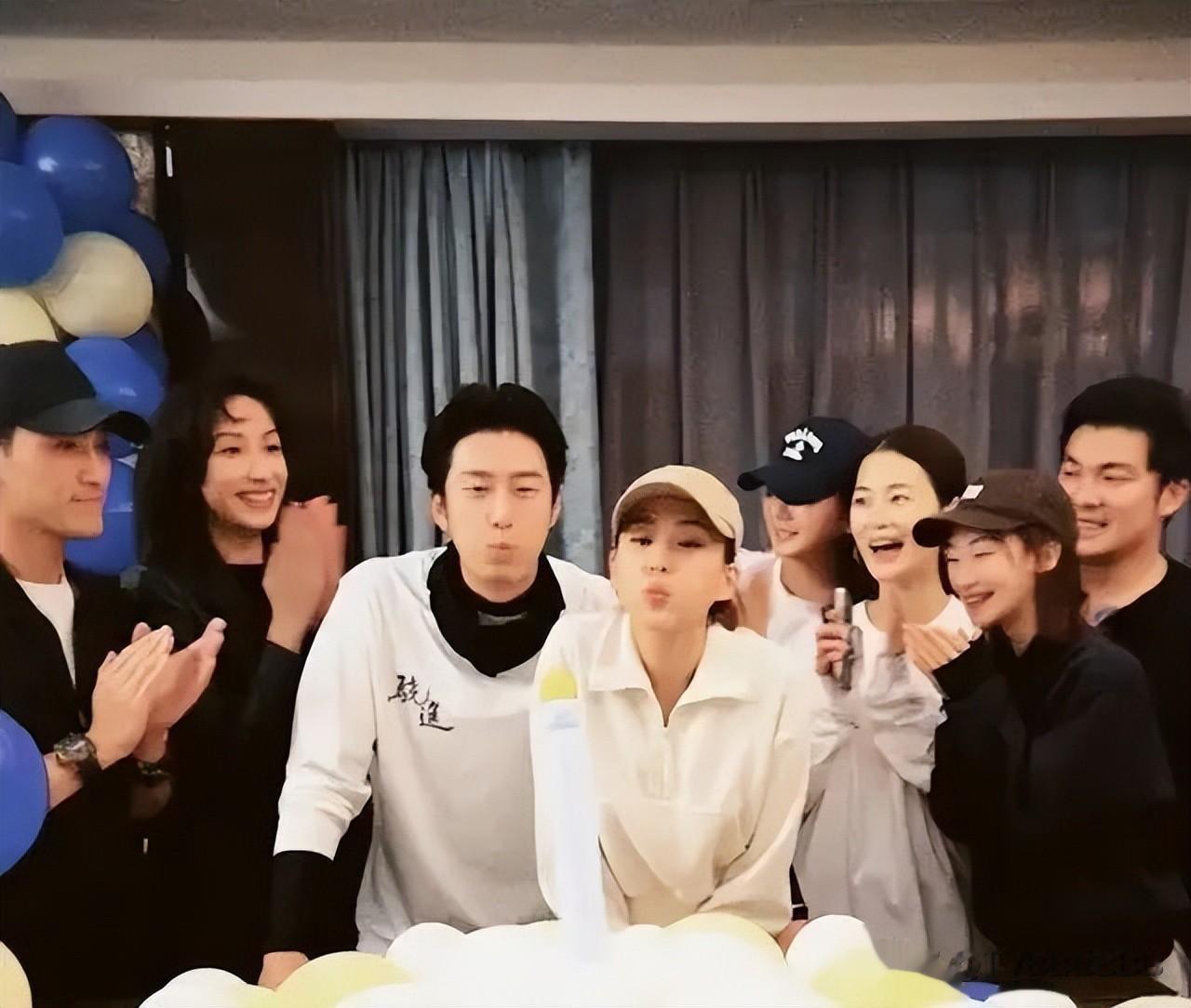 风波再起!赌王千金嫁内地男星屡传婚变,夫妻合体被指貌合神离