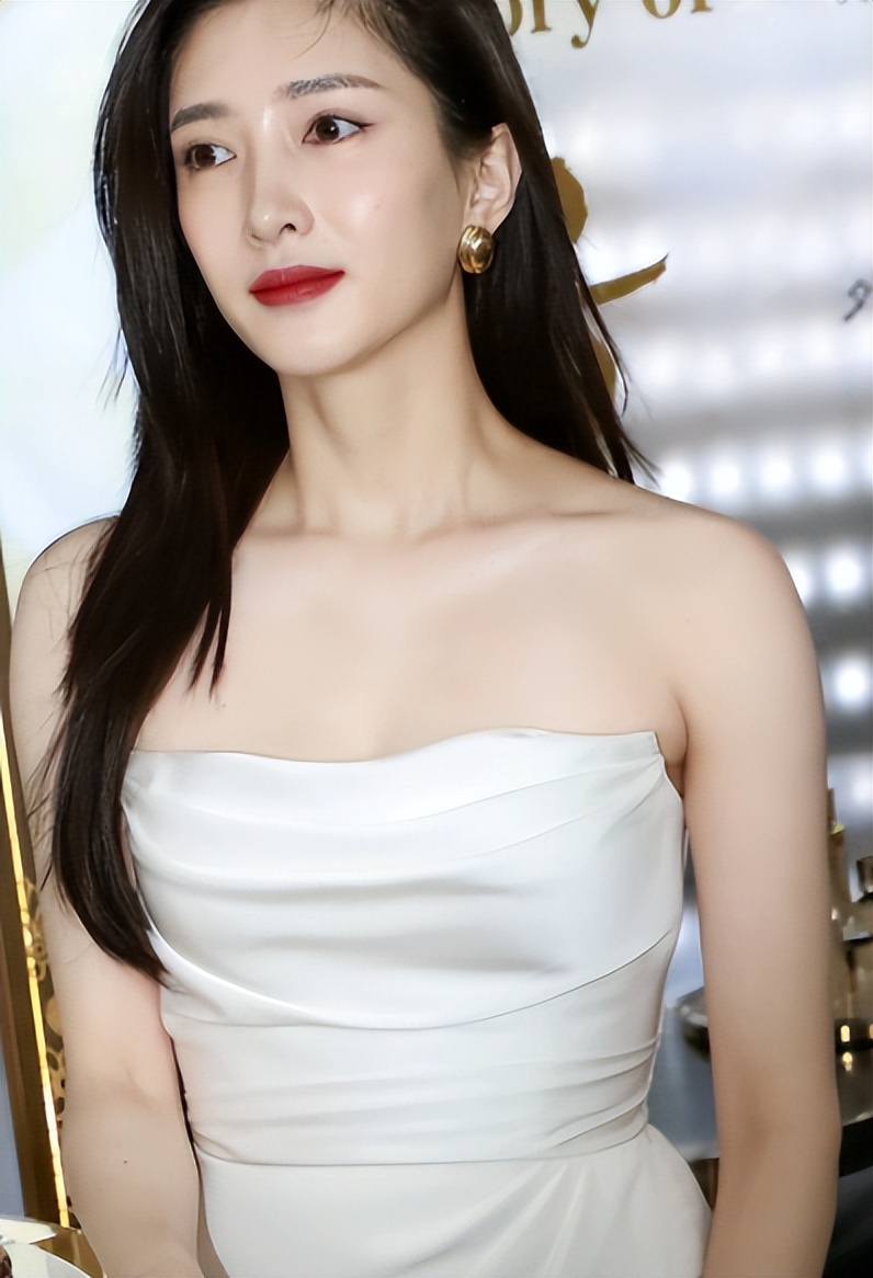 海外产子真相大白6个月，39岁江疏影罕见露面，近照曝光令人意外