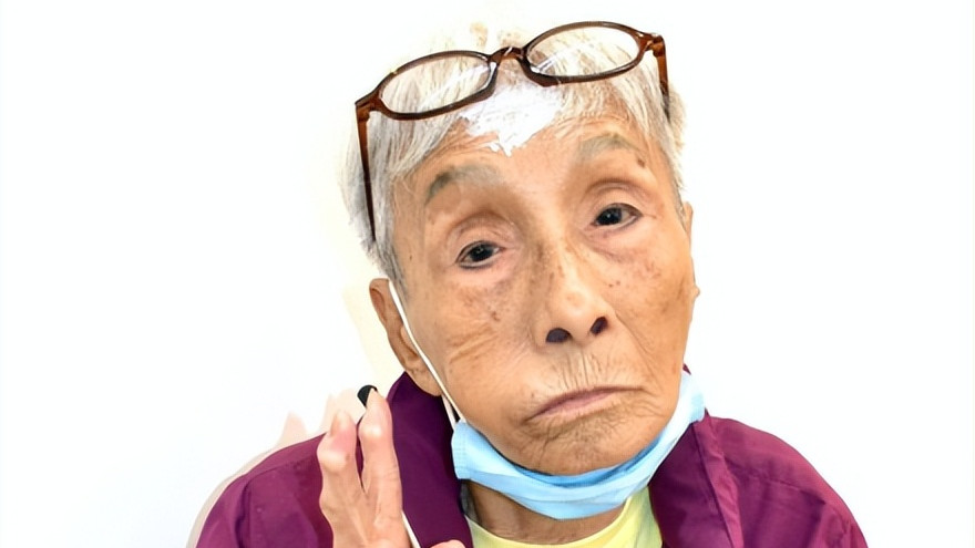 87岁TVB演员患胰脏癌，已放弃治疗拒绝戒烟，瘦骨嶙峋不足63斤