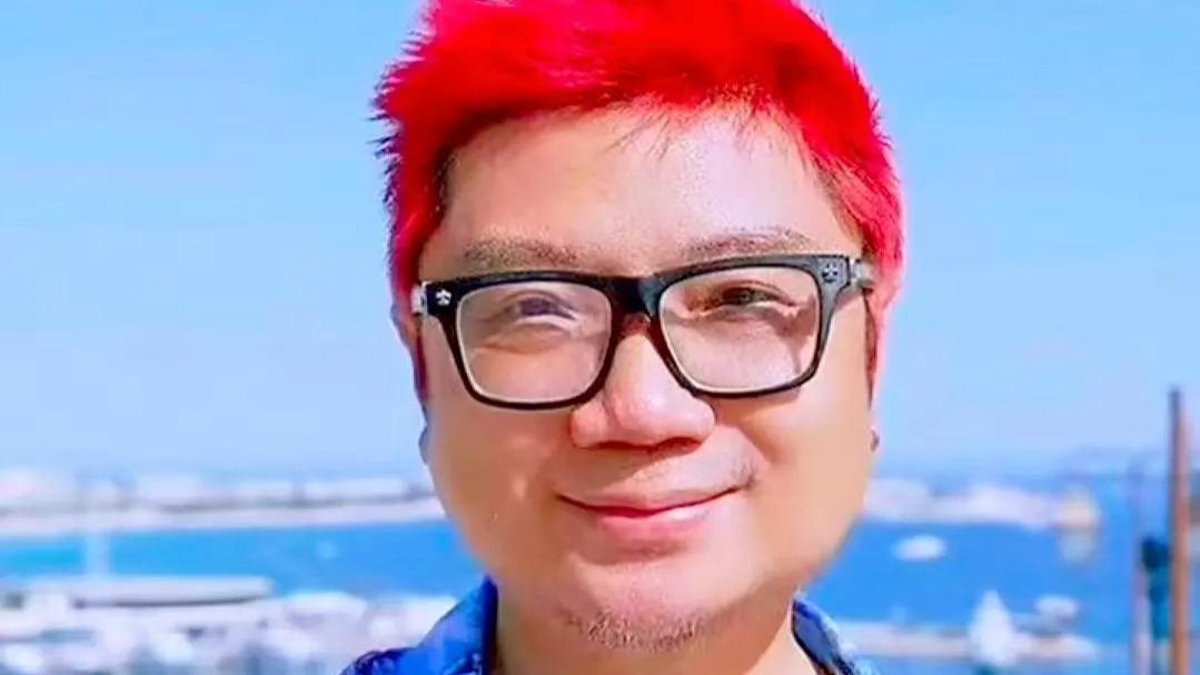 程青松关注列表被扒，多为肌肉美男，到处留言喊老婆，私聊内容太辣眼