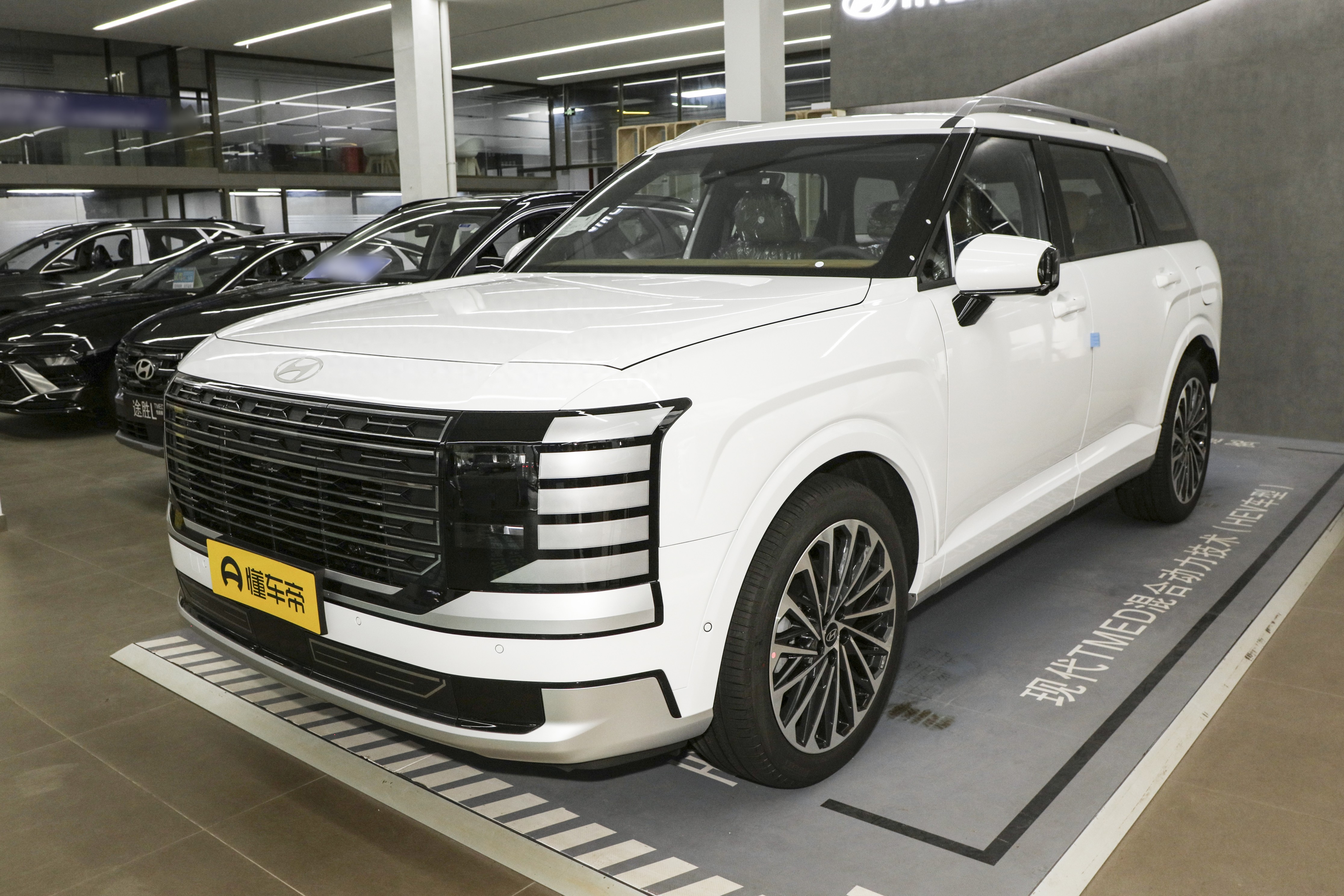 进口帕里斯帝上市,双电机加持,搭载2.5t发动机,值得买?