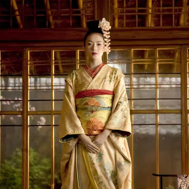 差五岁却像两代人,央视无滤镜镜头里,戳破章子怡吴京的真实差距