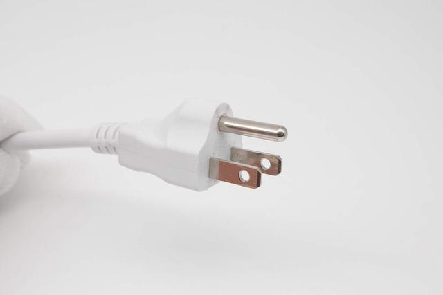 多設備黨福音：古石65W數顯排插支持實時功率/溫度監控