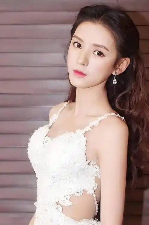 女星素颜名场面！张予曦瘆人，江疏影像大妈，朱珠丑到认不出