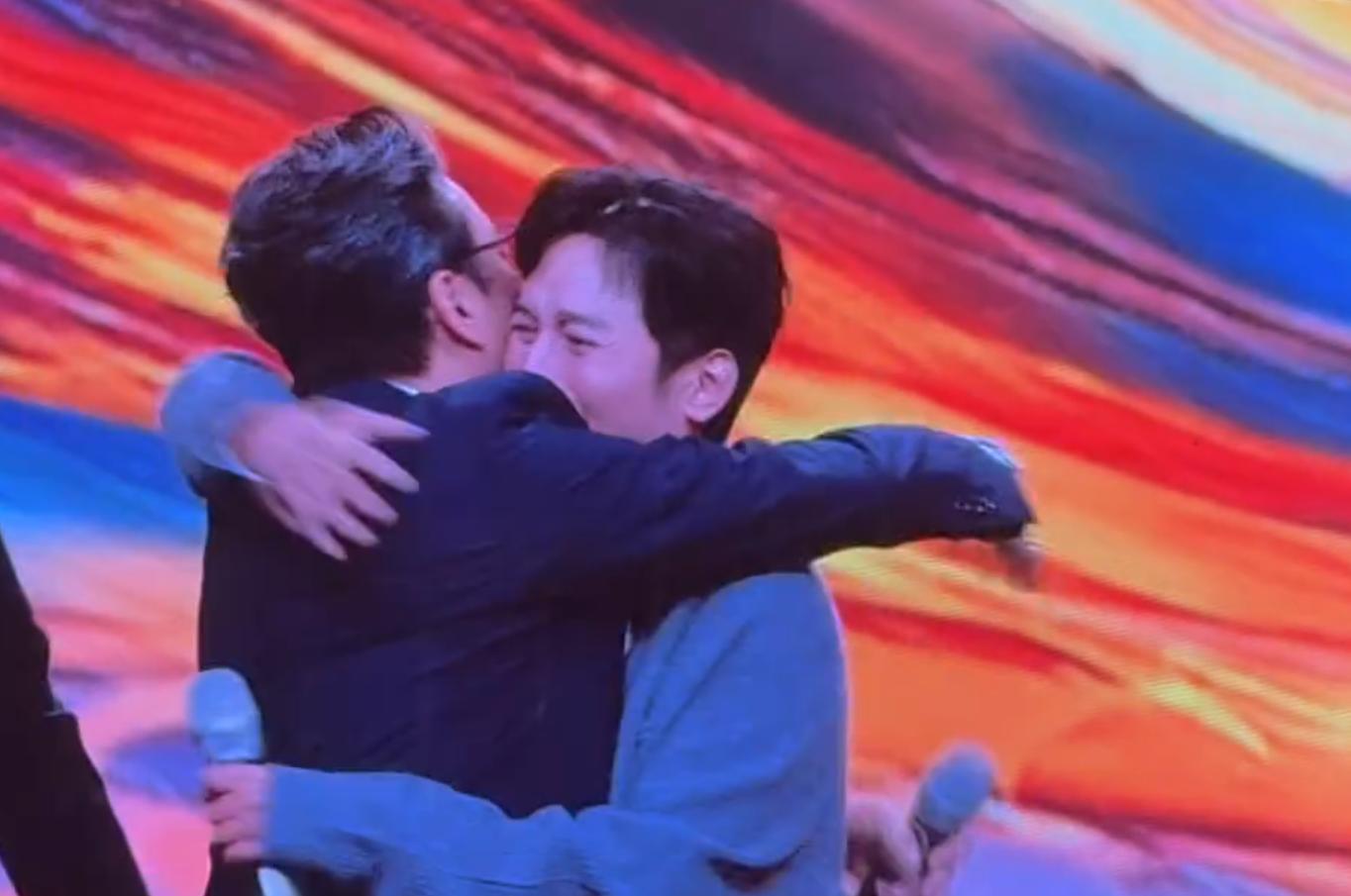 牛鬼蛇神现原形！李维嘉官宣喜讯不到24小时，恶心的一幕出现了