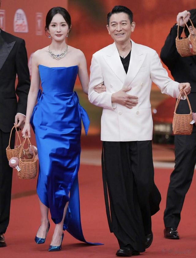 这夜,章子怡短发是一绝,倪妮腰臀比逆天,刘德华王俊凯罕同框