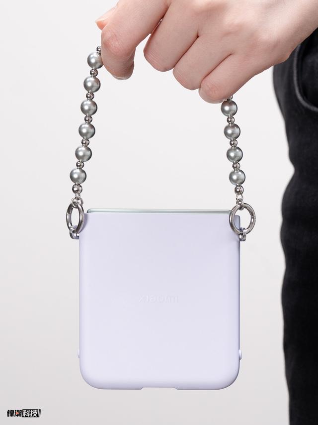 小米MIX Flip 2上手玩:这次,可玩性极高的外屏成了主角