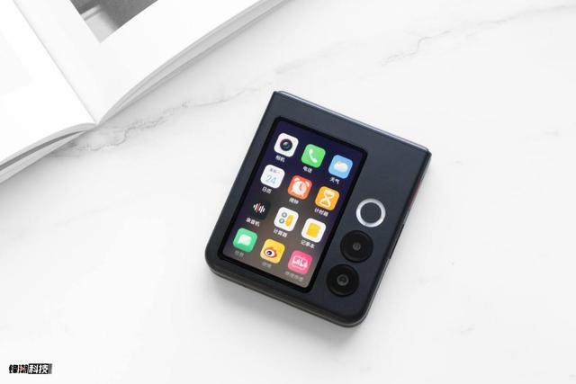 不到3K的小折叠！努比亚 Flip 2评测：实用性、趣味、AI，它全都要