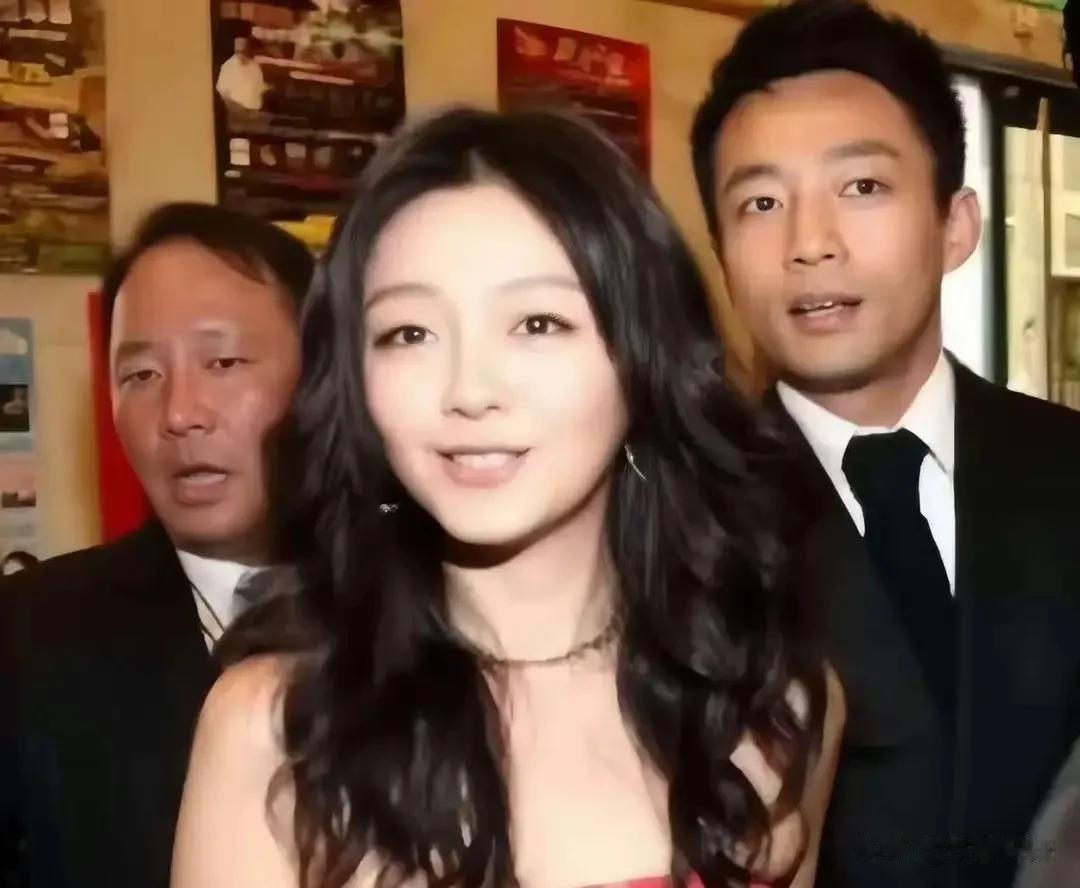 大S朋友圈曝光，汪小菲深夜失眠 红着眼拍视频袒露心事 评论区破防