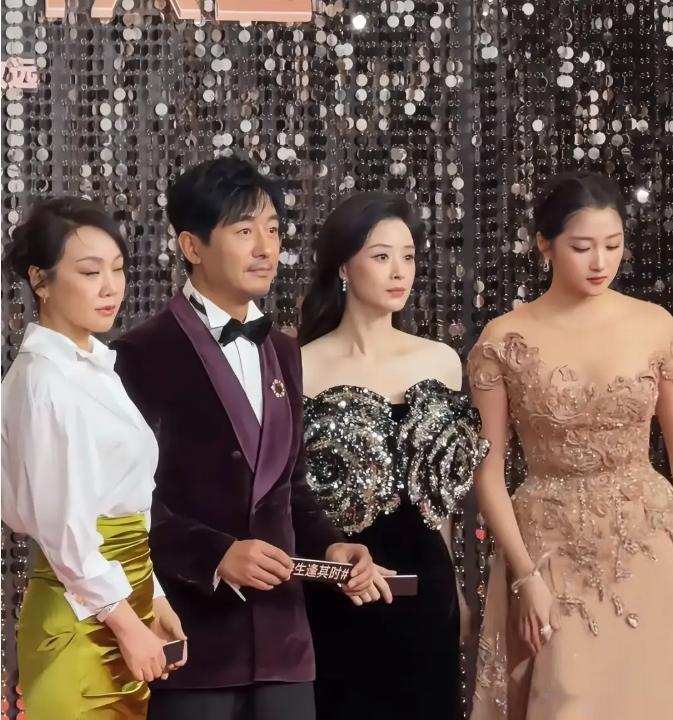 卡地亚这一夜，珠圆玉润的郭晶晶，秒了内娱一堆“排骨精”