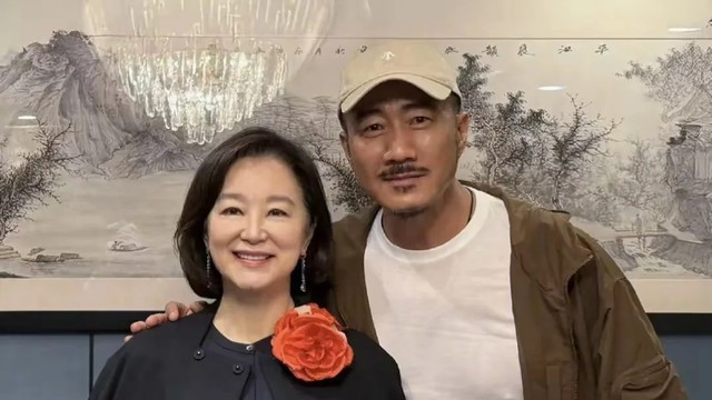 香港这晚，袁咏仪三层下巴，马思纯变瘦了，被郭晶晶的平价鞋抢镜