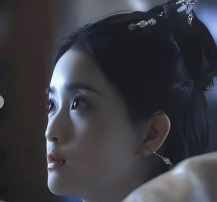 正脸美若天仙，侧脸颜值下凡接地气，这8位女星的正侧脸反差真大