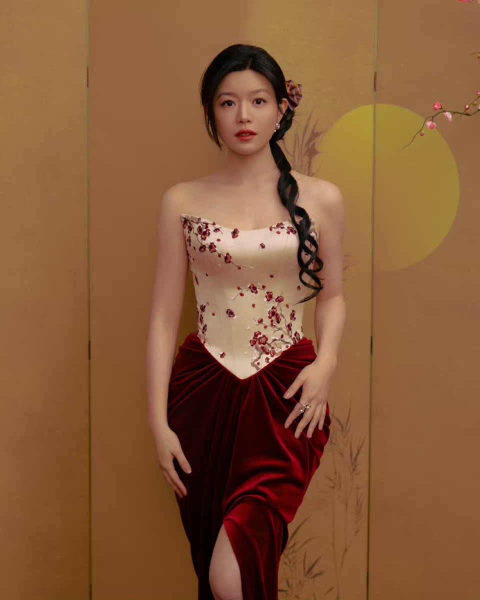 陈妍希今日份营业写真，身材超级棒，气质绝了