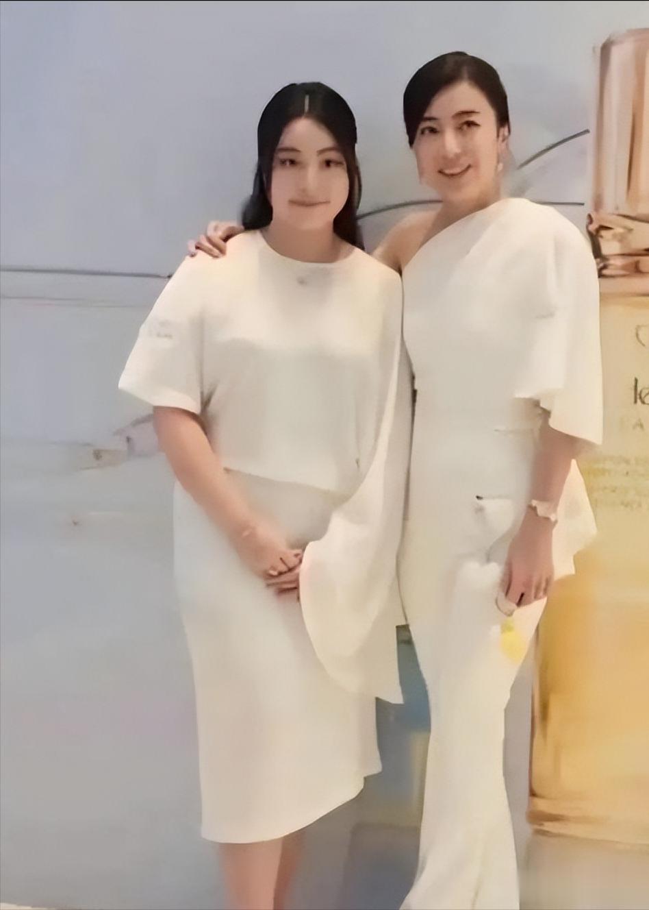 甘比大女儿17岁一脸富贵相,深受刘銮雄宠爱,比两个异母姐姐幸运