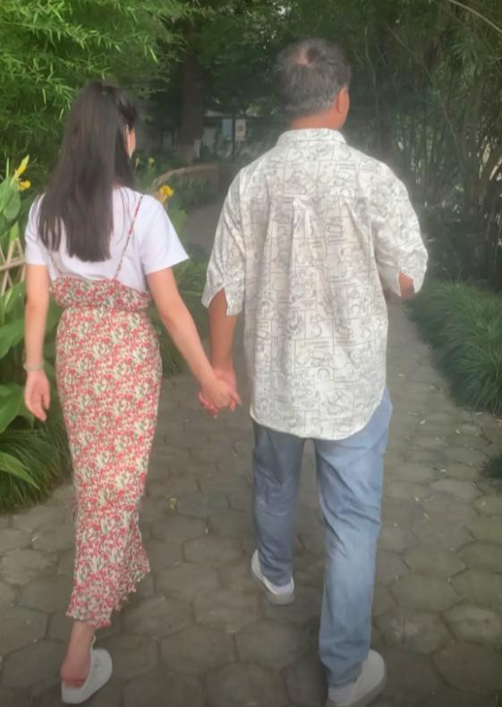 沈巍晓晓疑似同居！晓晓爆沈巍整晚都在看书，沈巍公开爱情观