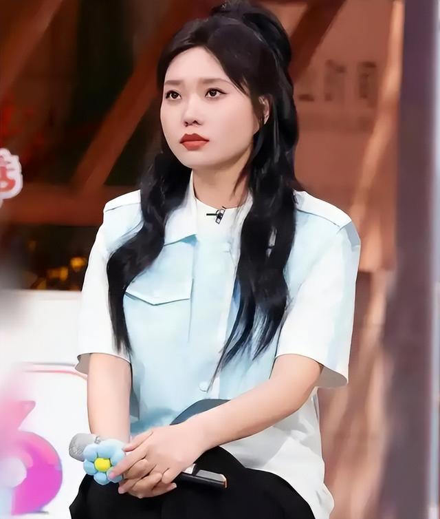 拔出萝卜带出泥！遭实名举报李雪琴越扒越有，该慌的何止宋祖儿