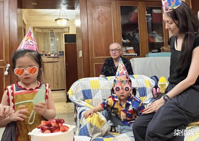 郭碧婷爸爸连发5条动态维护亲家向太，透露患肺癌，正在积极治疗