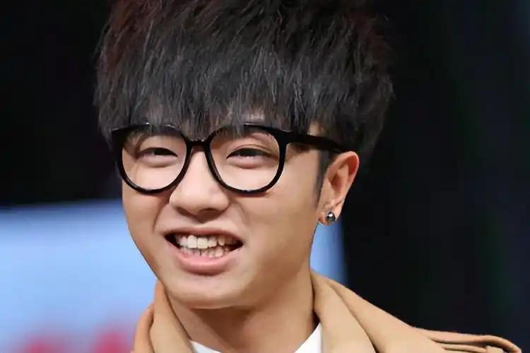 媲美周杰伦！却因一个孩子被骂4年，如今凭一个举动实现口碑逆转