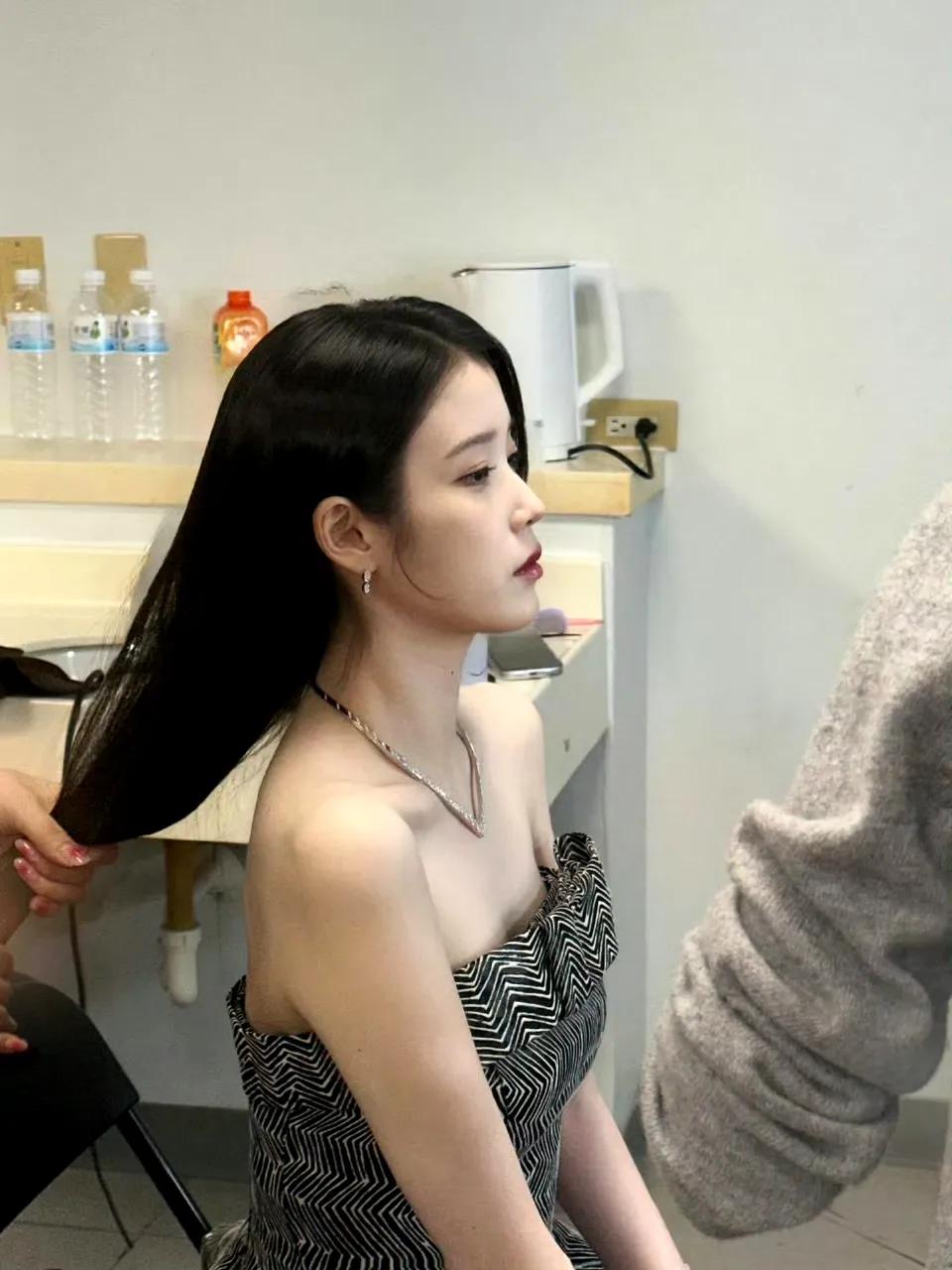 IU AAA颁奖幕后照 ???