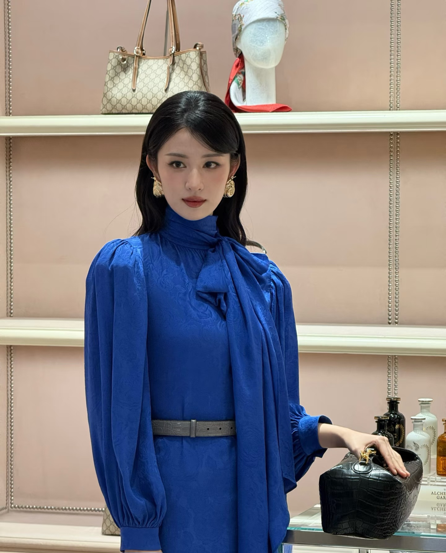 王楚然不上镜本人脸巨小五官超绝好看极了就是气质太成熟不像26岁