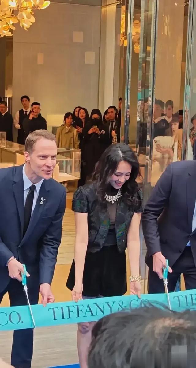 娱乐圈里只有章子怡能做到一副老娘不爽就翻白眼，劲劲儿样子