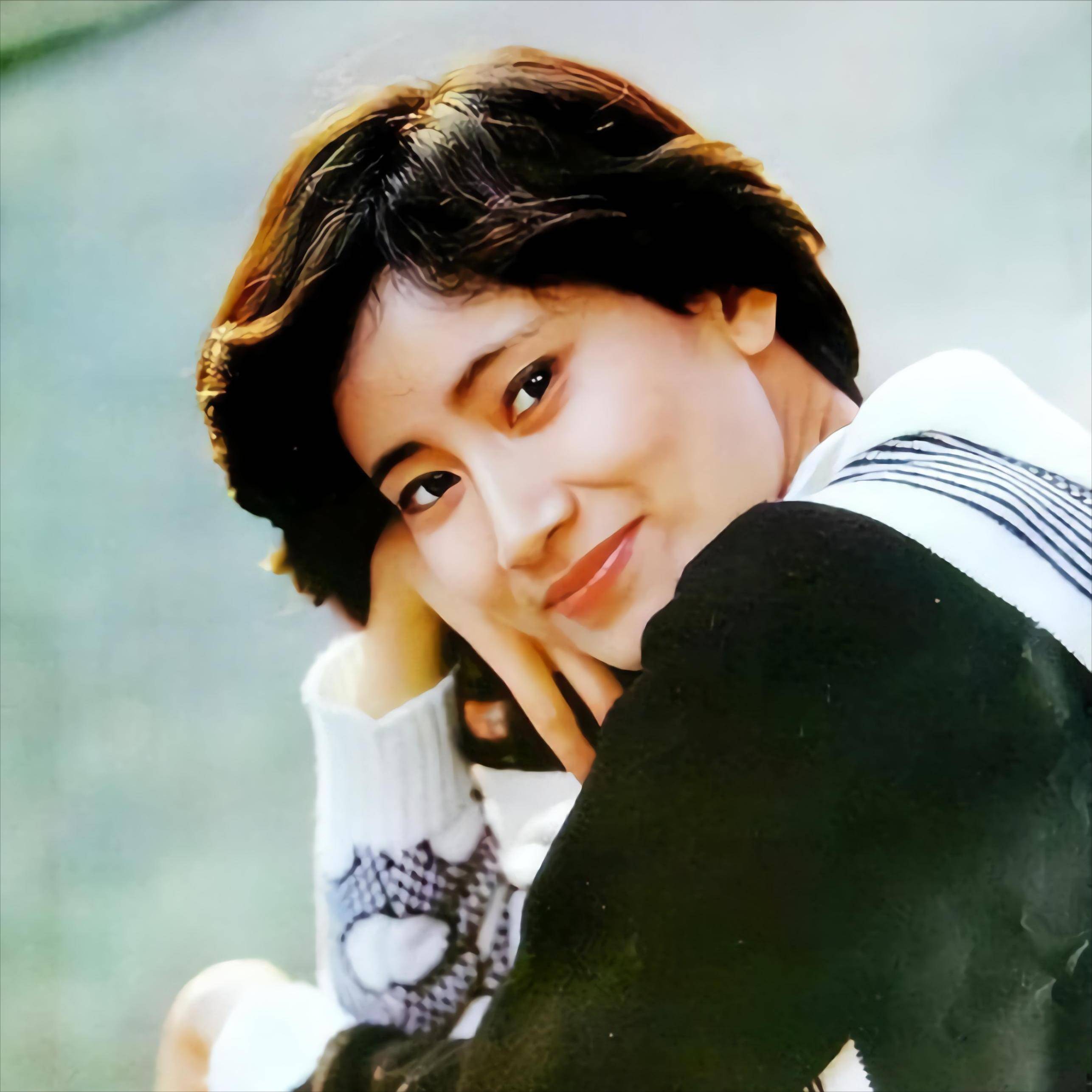 主持人燕子姐姐近况！69岁重返上海舞台，女儿是美国毕业的高材生