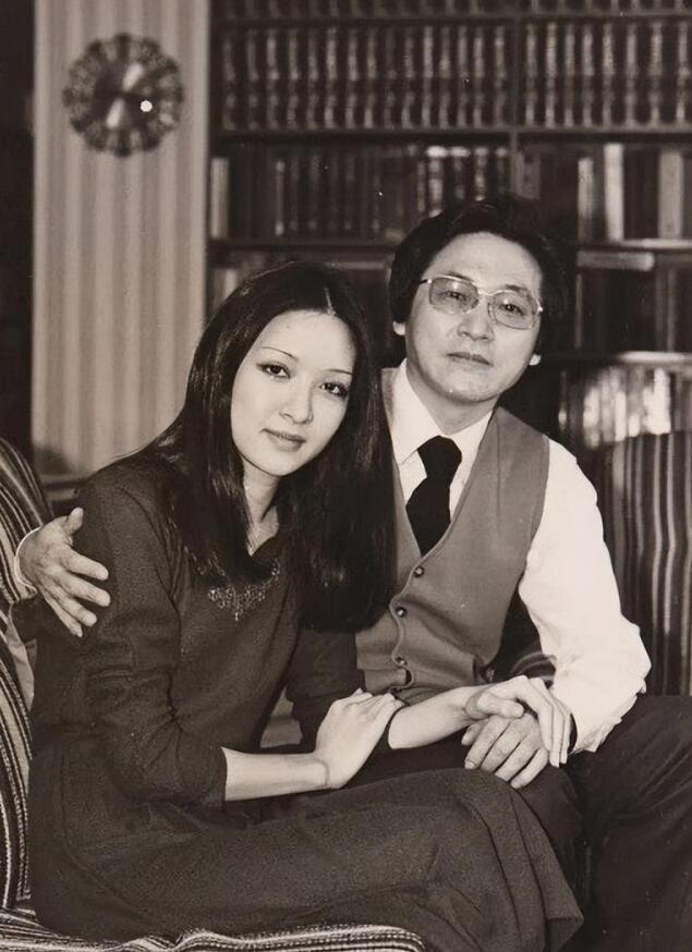 娱乐圈满族美女图鉴：每一位都貌美如花，谁最令你意想不到？