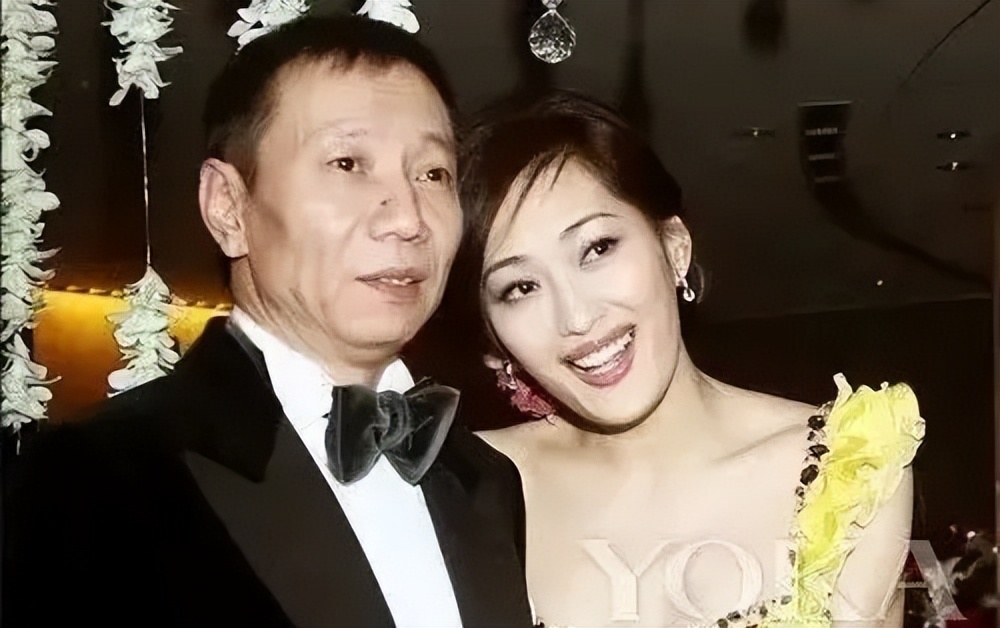59岁孟广美：曾被男友骗得倾家荡产，如今嫁入豪门幸福至极