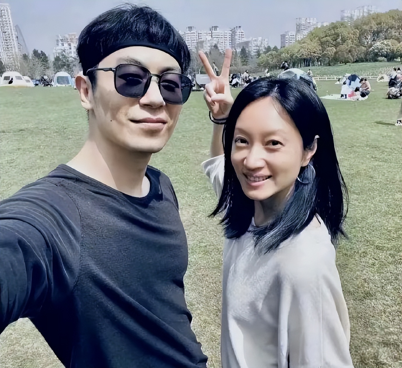 沈佳妮也没想到，41岁老公朱亚文再破天花板，让整个娱乐圈沉默了