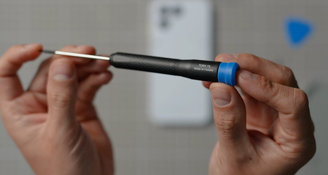 可拆卸電池手機終于殺回來了，這次我真有點心動