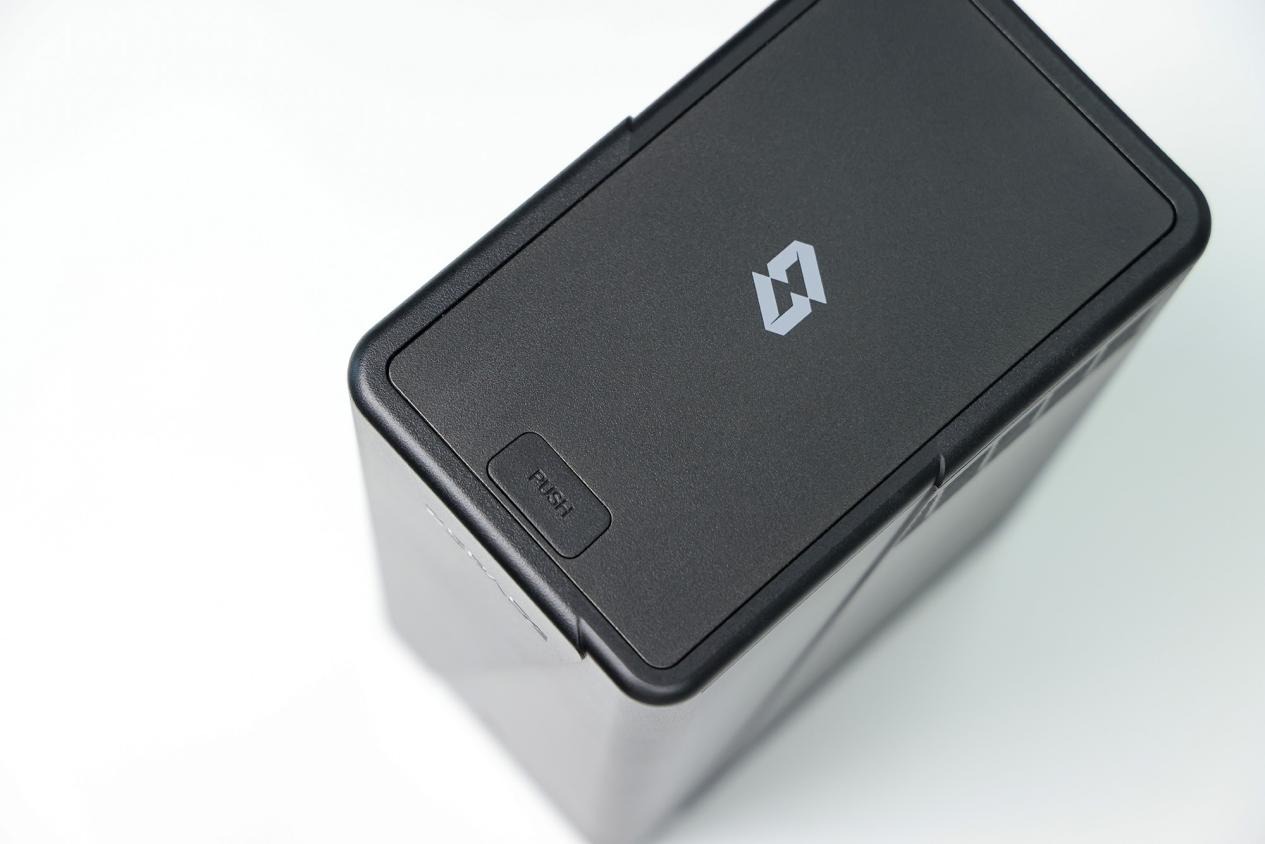 極空間AI NAS Z2Ultra評測，不只是存儲更是懂你的記憶管家