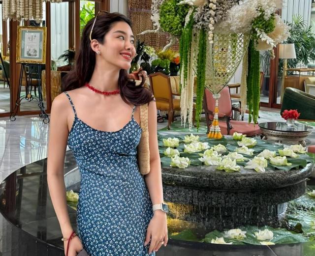 ?近日，32岁的杨采钰毫无保留地公开了自己的孕肚照