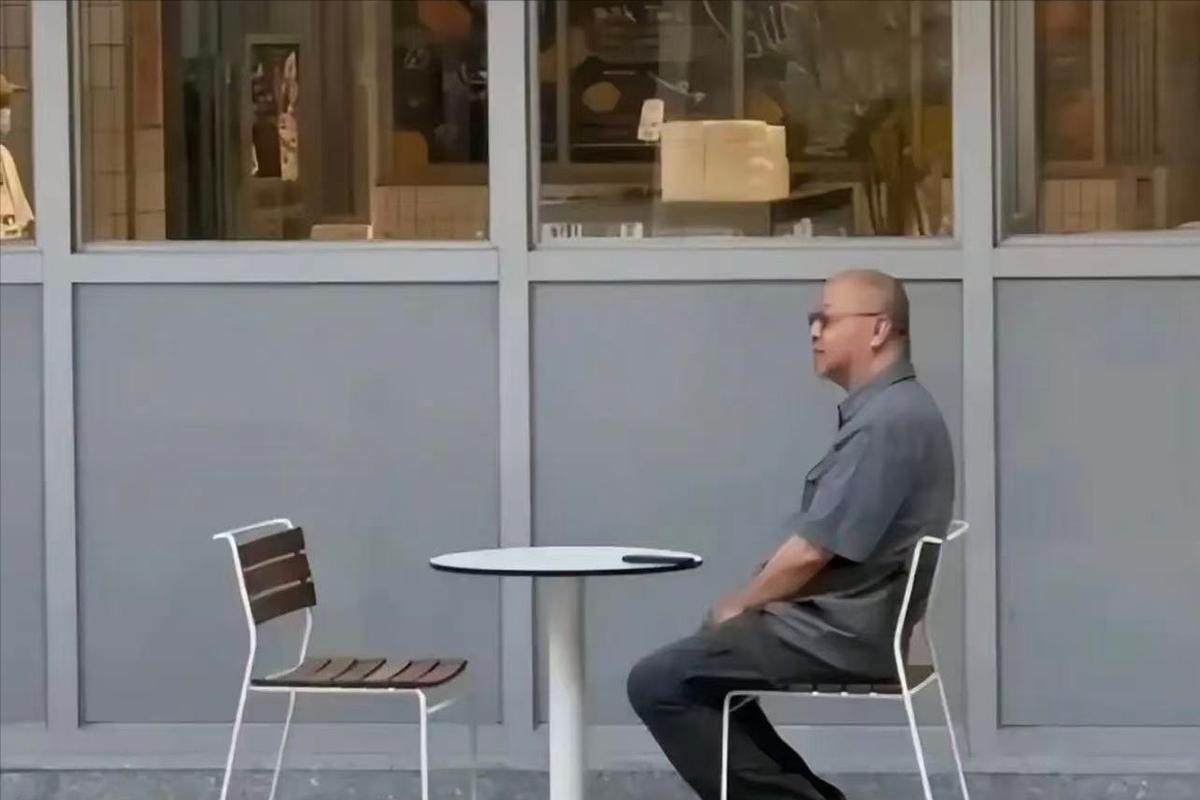 钱再多有什么用！曝55岁窦唯疑似迁居阿那亚，他给内娱人提了个醒