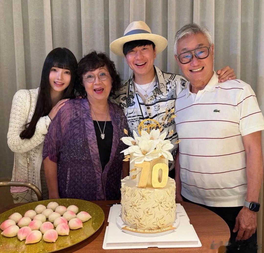 林俊杰终于官宣女友！晒全家福深情告白，女方小腹隆起疑似怀孕