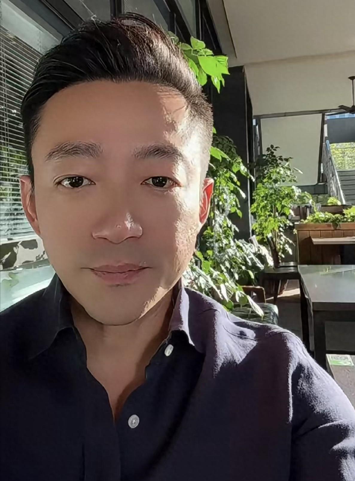 汪小菲台北宠妻日常曝光!马筱梅挺孕肚逛街,目测已超5个月