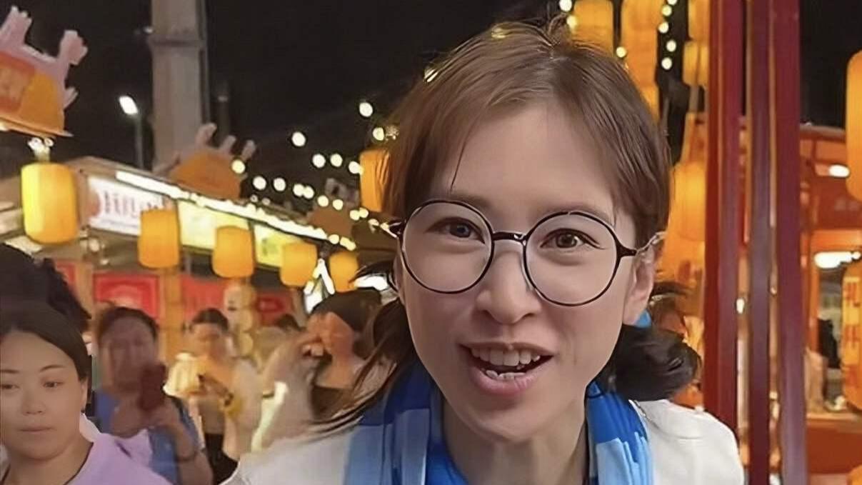 TVB女演员摆摊卖鸡爪，靠双手赚钱不觉丢脸，因没戏拍退出娱乐圈