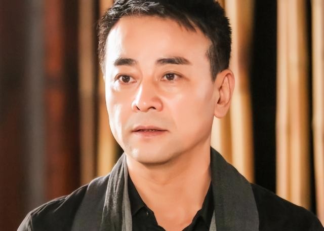 娶小23岁郝蕾，陪娇妻战胜家族遗传病，60岁的罗钢现在过得怎么样