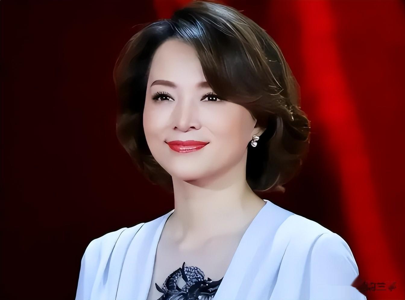 曾主持13年春晚,如今却跌落神坛的董卿,终要为“老赖”丈夫买单