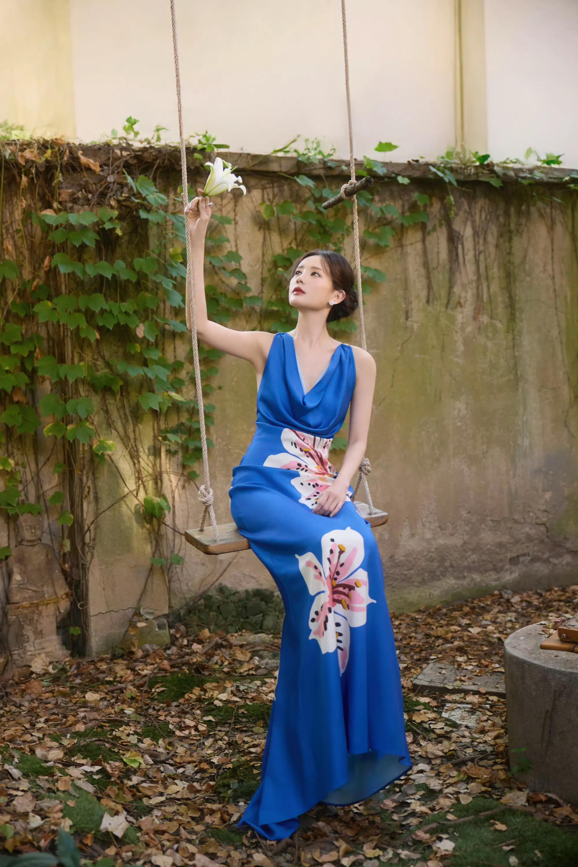 李一桐的大露背，也太丝滑了吧