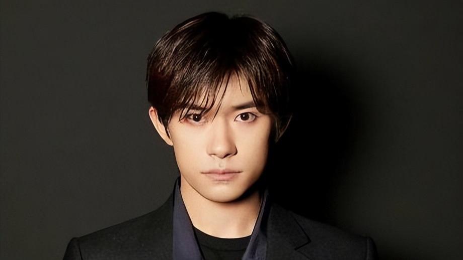 易烊千玺直播刷新纪录！17分钟无声垒石头，吸引超千万人围观！