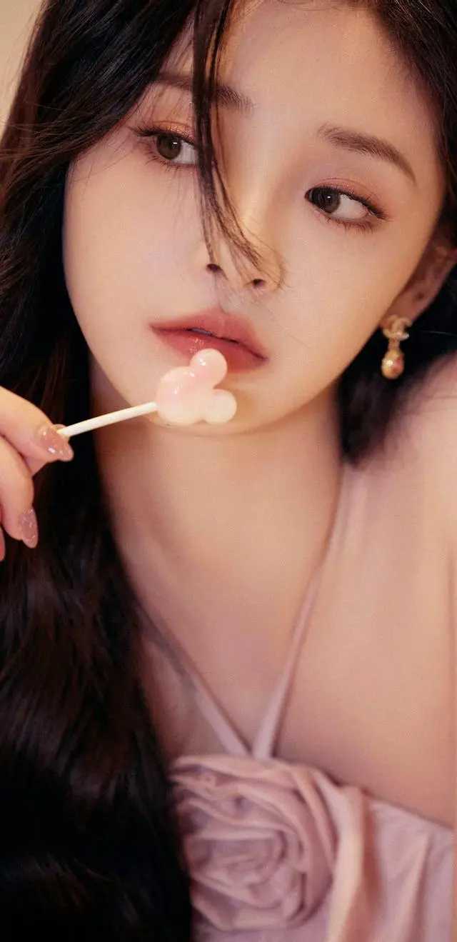 周洁琼颜值封神！百变风格焊在身上的氛围感天花板