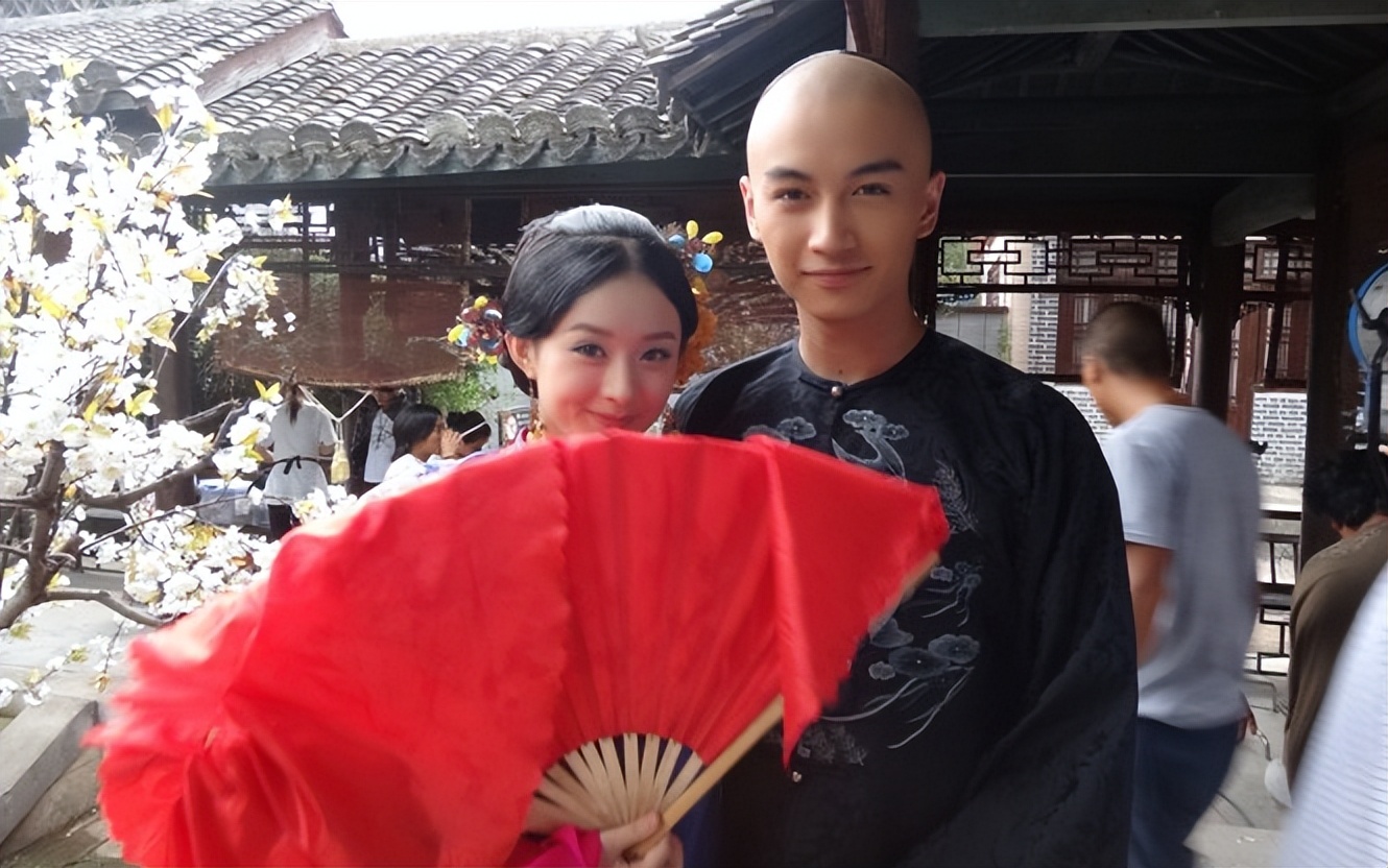 两人双双离婚后，官宣喜讯的赵丽颖和陈晓，联手给娱乐圈上了一课