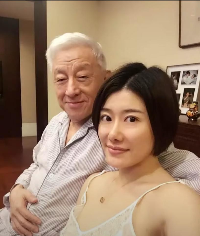 索赔一亿！台独大佬与小三私密照又曝新瓜，小三神似小S身份惊人