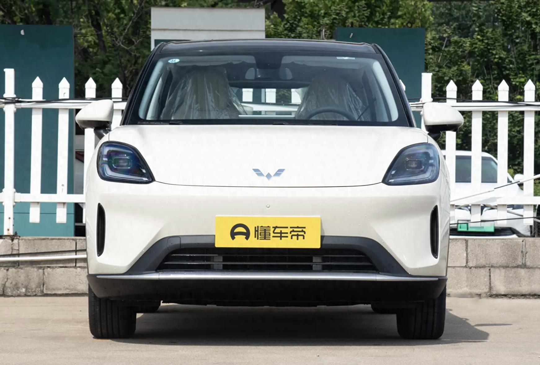 这款小型车预计9月27日上市，拥有智能化配置，适合城市出行